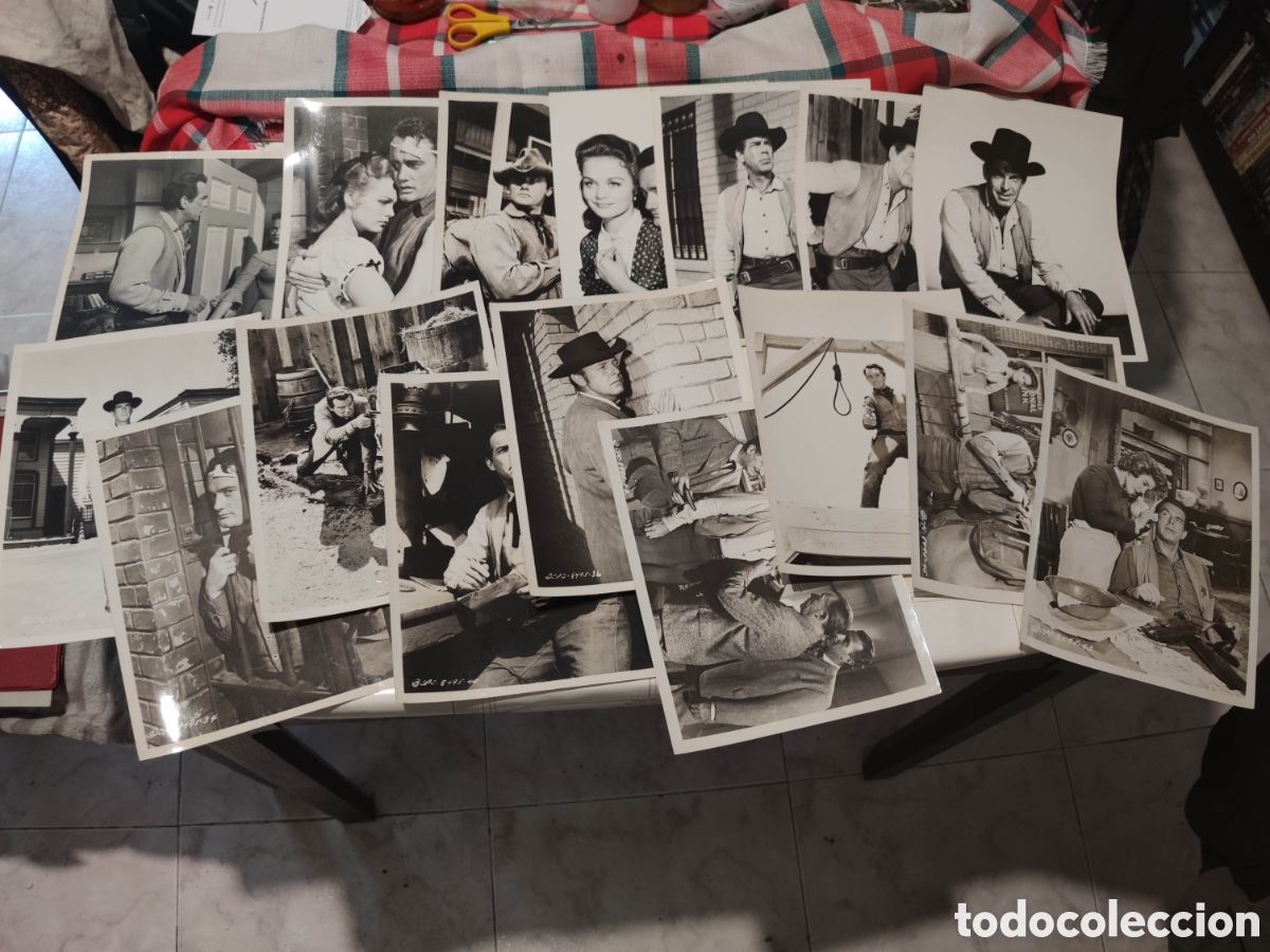 Cine: Lote 16 Fotos - Un buen d&iacute;a para una ejecuci&oacute;n - Fred MacMurray - Original de distribuidora -Western