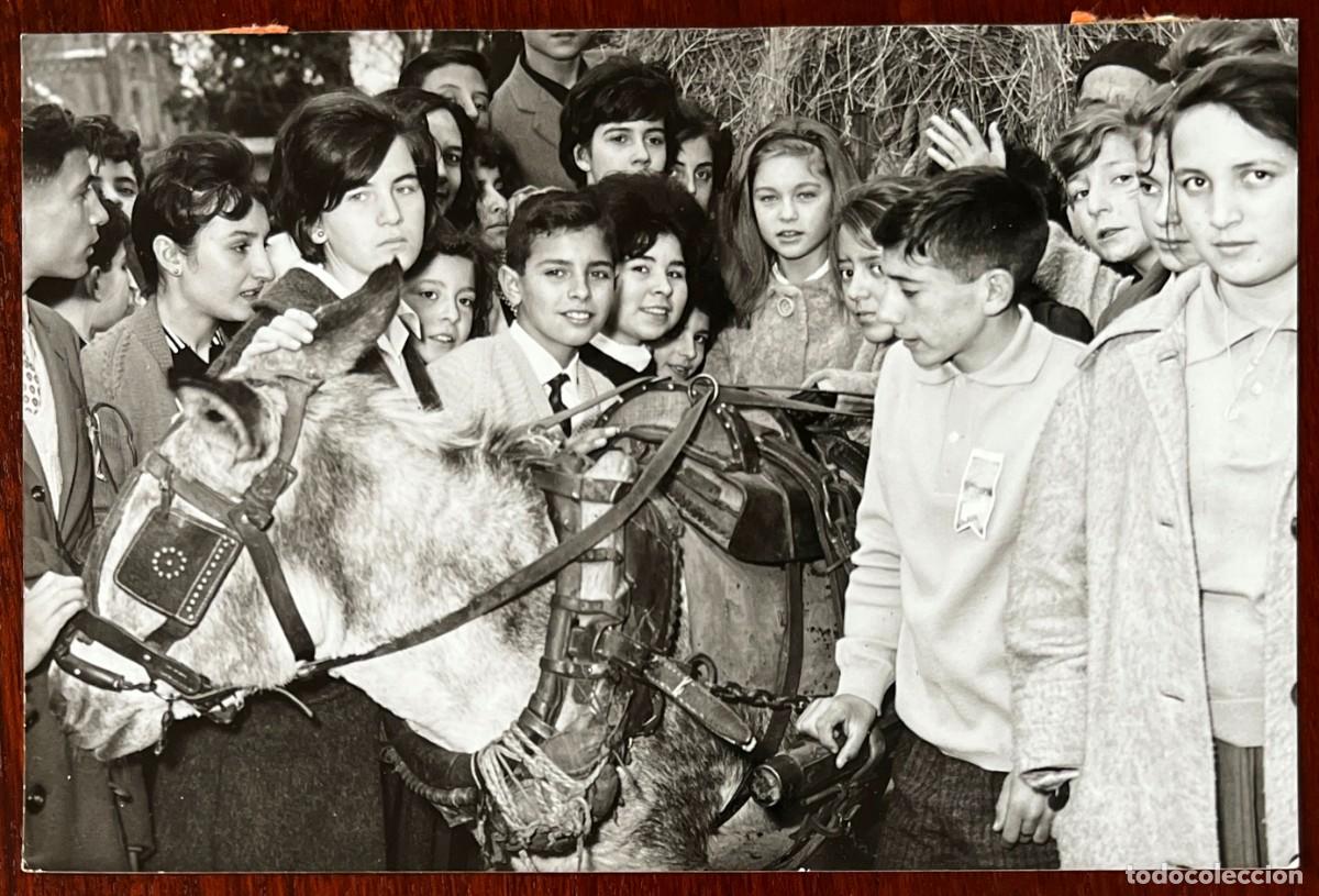 Cine: ANTIGUA FOTOGRAFIA DE MARISOL, PEPA FLORES CON LOS NI&Ntilde;OS GANADORES DEL CONCURSO DE LA ACTUALIDAD ESP