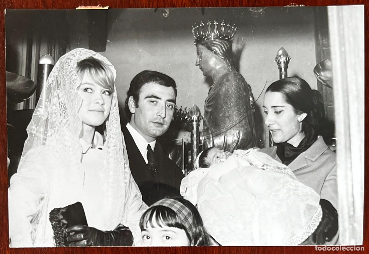 Cine: ANTIGUA FOTOGRAFIA DE MARISOL, PEPA FLORES MADRINA DEL HIJO DEL BAILAOR PERET, CON QUIEN APARECE EN