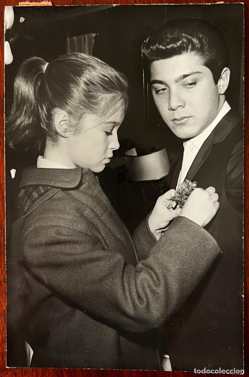 Cine: ANTIGUA FOTOGRAFIA DE MARISOL, PEPA FLORES Y EL CANTANTE CANADIENSE PAUL ANKA, 9-11-63, MIDE 17,5 X
