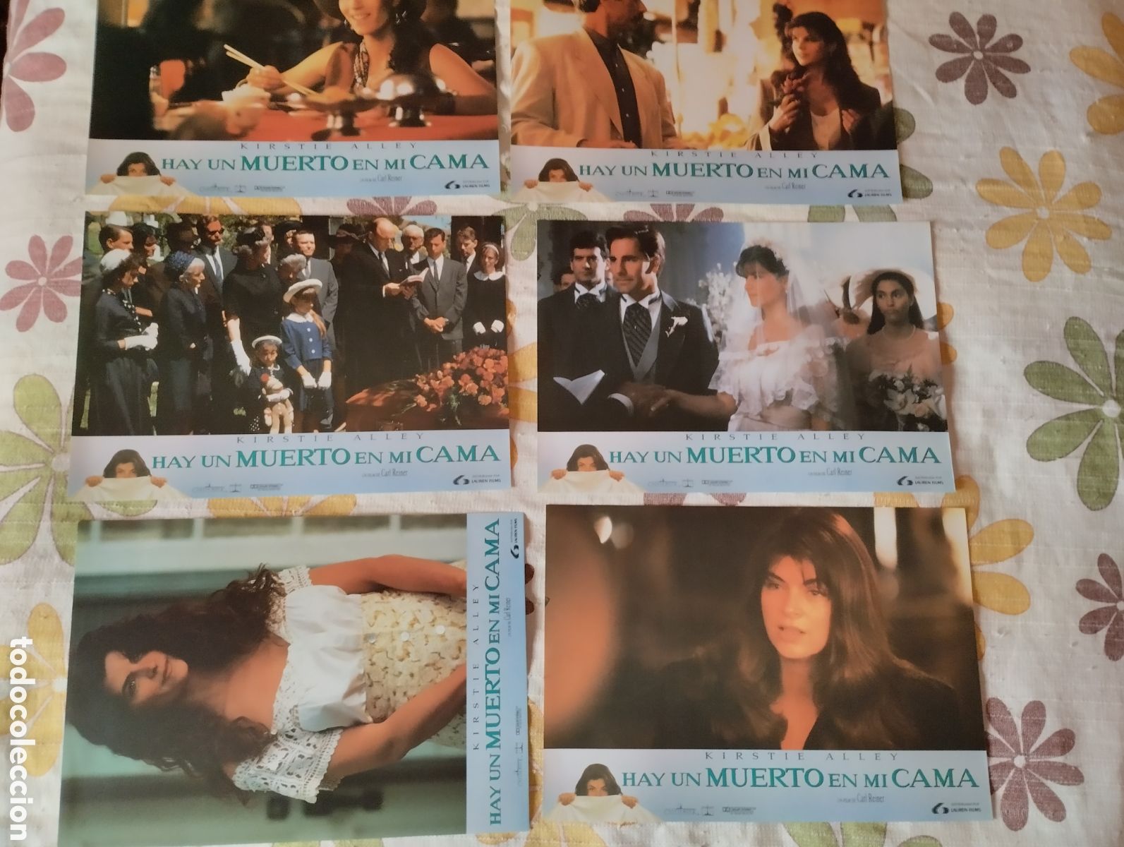 Cine: 12 FOTOCROMOS - HAY UN MUERTO EN MI CAMA - SET COMPLETO