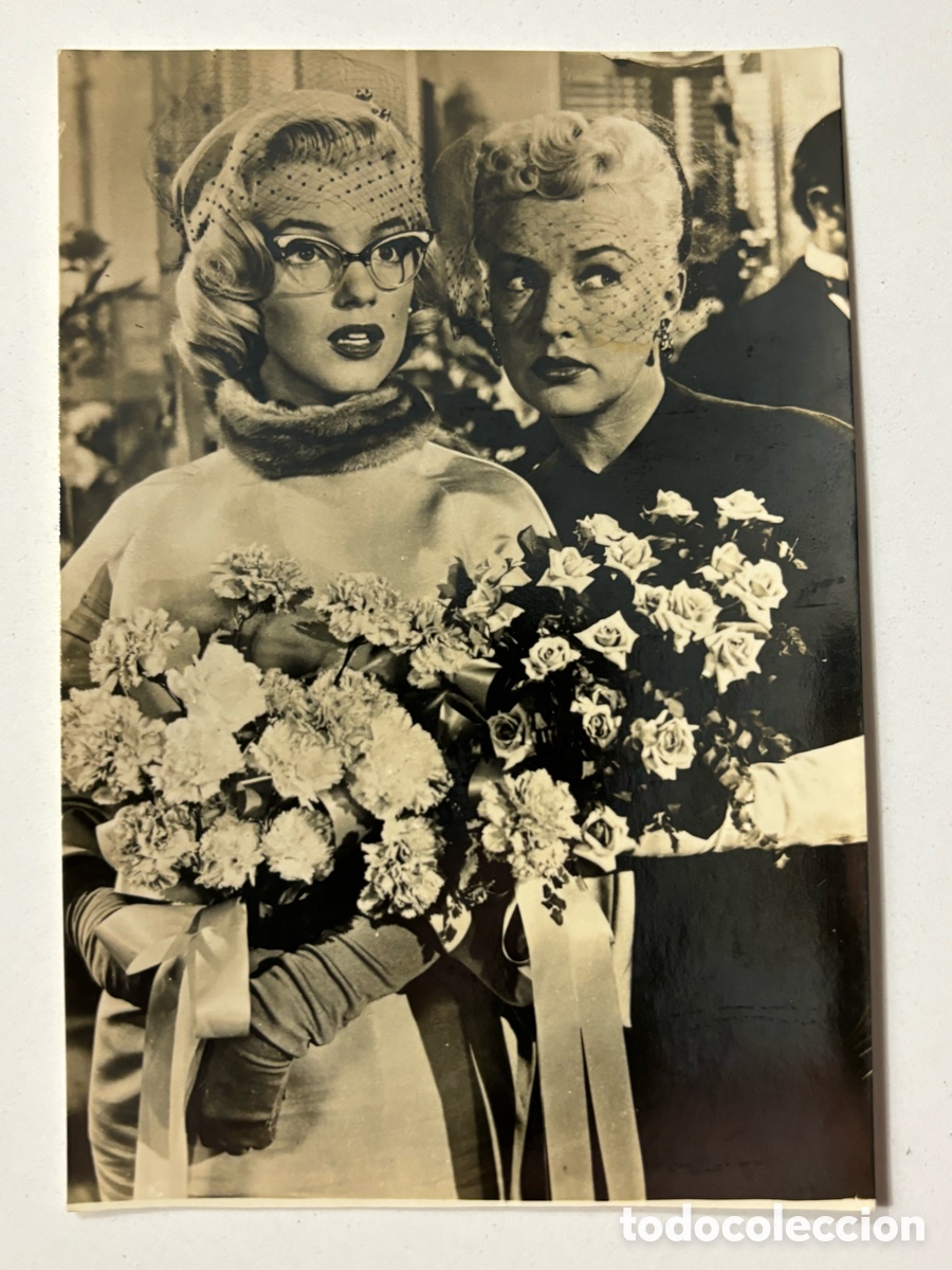 Cine: Antigua tarjeta postal de Marilyn Monroe y Betty Grable B