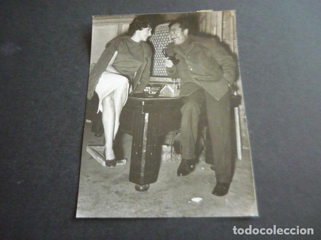 Cinema: CONCHITA VELASCO Y CARLOS CASARAVILLA ACTORES ANTIGUA FOTOGRAFIA ORIGINAL 18 X 13 CM