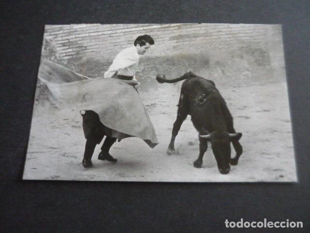 Kino: DANIEL GELIN ACTOR TOREANDO EN SEVILLA ANTIGUA FOTOGRAFIA ORIGINAL 12 X 18 CM