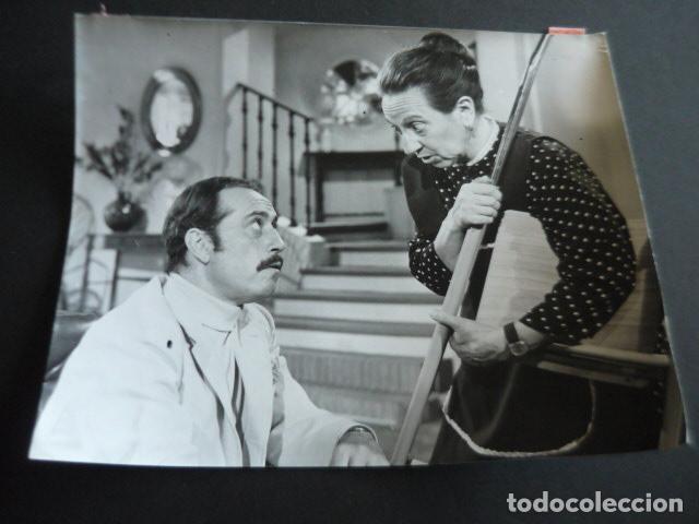 Cinema: JOSE LUIS LOPEZ VAZQUEZ CON JULIA CABA ACTORES FOTOGRAFIA ORIGINAL 25 X 20 CM