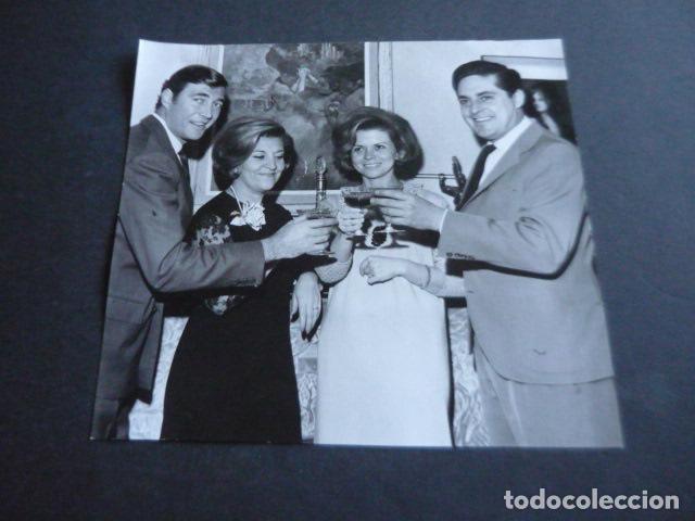 Cin&eacute;ma: LUIS DAVILA ACTOR CON EL FUTBOLISTA HECTOR RIAL ANTIGUA FOTOGRAFIA ORIGINAL 18 X 17 CM