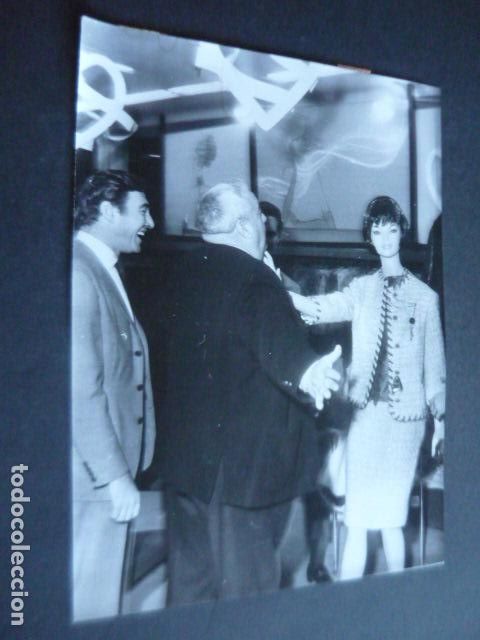 Cinema: LUIS DAVILA ACTOR Y EDGAR NEVILLE EN EL CORTE INGLES ANTIGUA FOTOGRAFIA ORIGINAL 18 X 23,5 CM