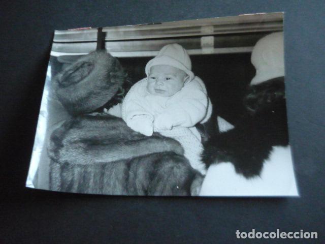 Cinema: EL HIJO DE LAWRENCE OLIVIER ACTOR ANTIGUA FOTOGRAFIA ORIGINAL 20.5 X 15 CM