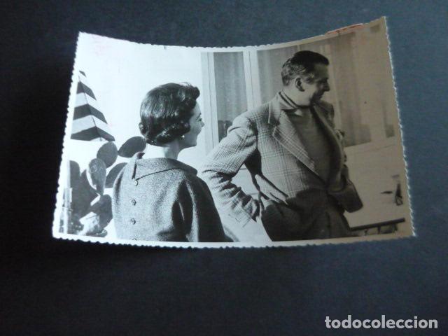 Cin&eacute;ma: LAURENCE OLIVIER ACTOR EN TORREMOLINOS MALAGA Y VIVIEN LEIGH ANTIGUA FOTOGRAFIA ORIGINAL 17 X 10 CM