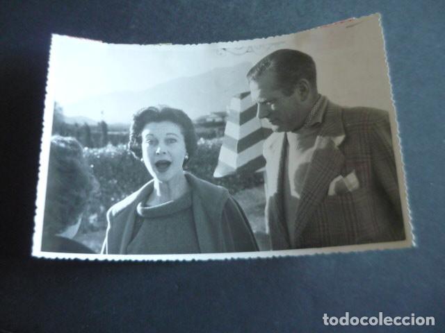 Cine: LAURENCE OLIVIER Y VIVIEN LEIGH ACTORES EN TORREMOLINOS ANTIGUA FOTOGRAFIA ORIGINAL 12 X 18 CM