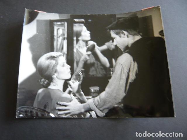 Kino: JESUS FERNANDEZ ACTOR CON CATHERINE DENEUVE ANTIGUA FOTOGRAFIA ORIGINAL 24 X 18 CM