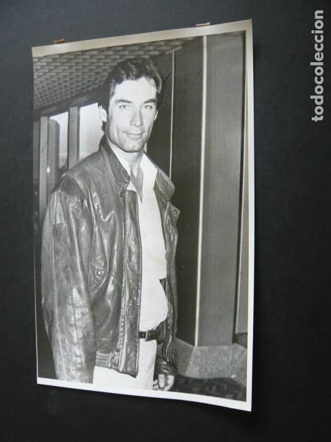 Kino: TIMOTHY DALTON ACTOR ANTIGUA FOTOGRAFIA ORIGINAL 16 X 25 CM