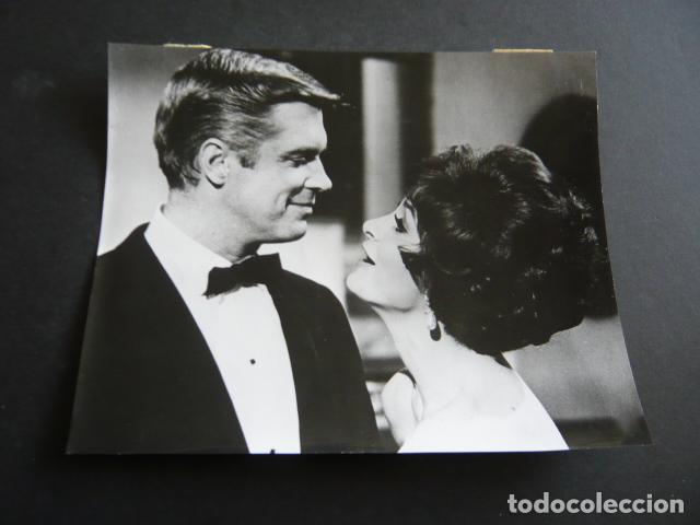 Kino: GEORGE PEPPARD ACTOR Y ELISABETH ASHLEY ACTRIZ ANTIGUA FOTOGRAFIA ORIGINAL 17 X 21 CM