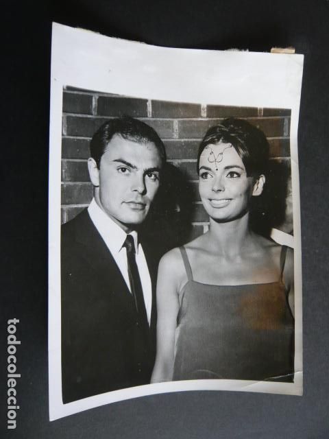 Kino: JOHN SAXON ACTOR CON BARBARA STEEL ANTIGUA FOTOGRAFIA ORIGINAL 21 X 15 CM