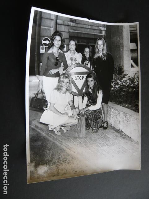 Cinema: CIRA RODRIGUEZ ACTRIZ CON COMPA&Ntilde;ERAS UN DOS TRES ANTIGUA FOTOGRAFIA ORIGINAL 18 X 24 CM