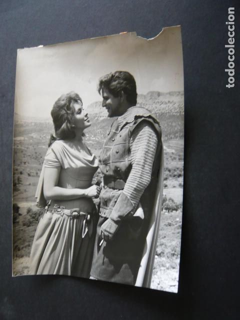 Kino: TERESA VELAZQUEZ ACTRIZ CON ESPARTACO SANTONI ANTIGUA FOTOGRAFIA ORIGINAL 18 X 13 CM
