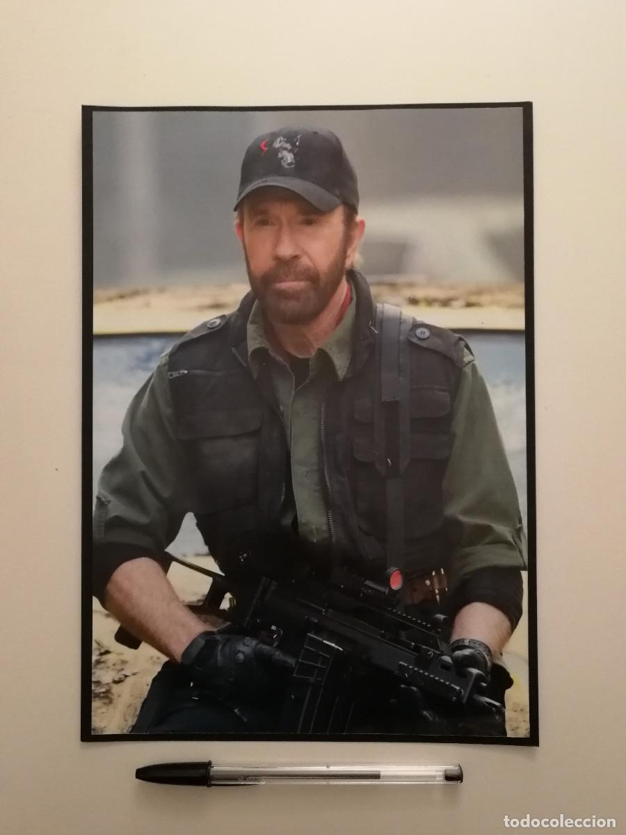 Cine: LAMINA ACARTONADA -A4- LOS MERCENARIOS - CHUCK NORRIS