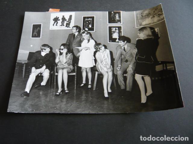 Cine: MARTA BAIZAN ACTRIZ CON KARINA LOS BRAVOS LOS PASOS PEKENIKES ANTIGUA FOTOGRAFIA ORIGINAL 24 X 18 CM
