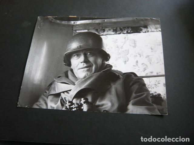 Cinema: HENRY FONDA ACTOR EN MADRID RODAJE LA BATALLA D LAS ARDENAS ANTIGUA FOTOGRAFIA ORIGINAL 18 X 24 CM