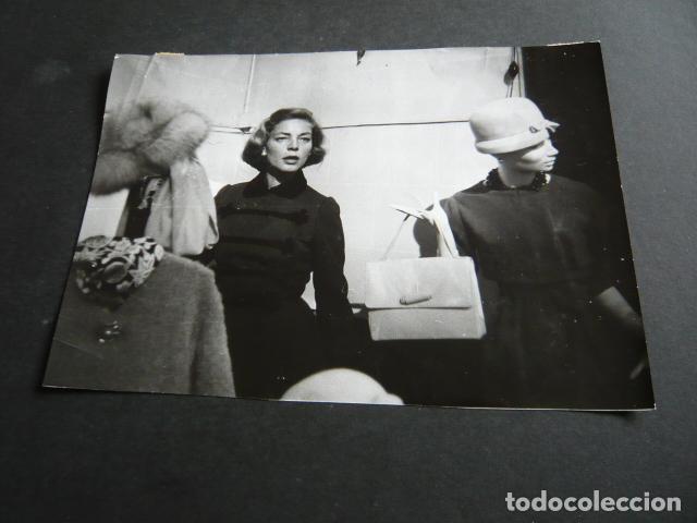 Cinema: LAUREEN BACALL ACTRIZ ANTIGUA FOTOGRAFIA ORIGINAL 15,5 X 21,5 CM