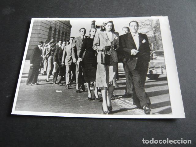 Cine: HUMPHREY BOGART Y LAUREEN BACALL ACTRIZ ANTIGUA FOTOGRAFIA ORIGINAL 13 X 18 CM