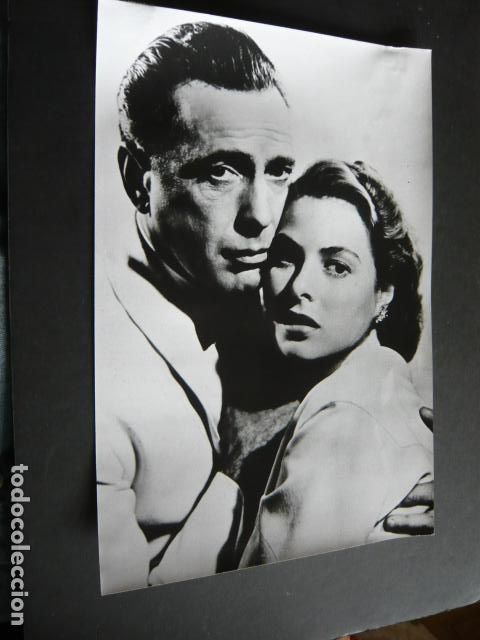 Cine: HUMPHREY BOGART ACTOR CON INGRID BERGMAN ANTIGUA FOTOGRAFIA ORIGINAL 20 X 30 CM