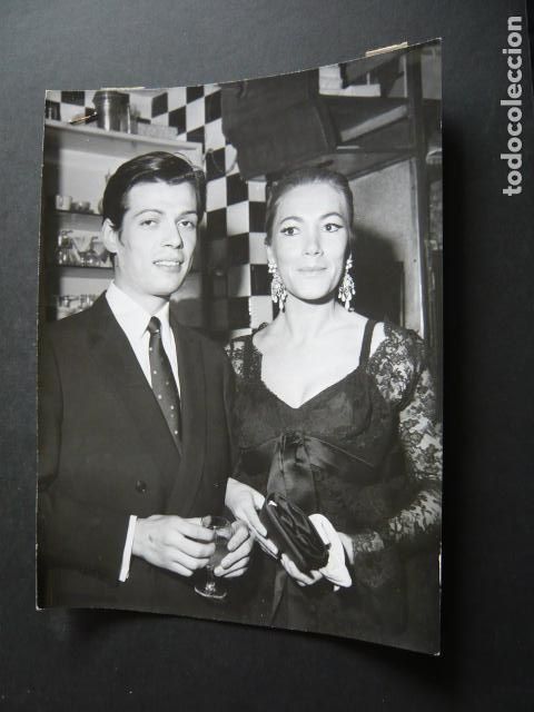 Cine: HUMPHREY BOGART ACTOR CON ANA CASTOR ANTIGUA FOTOGRAFIA ORIGINAL 18 X 24 CM
