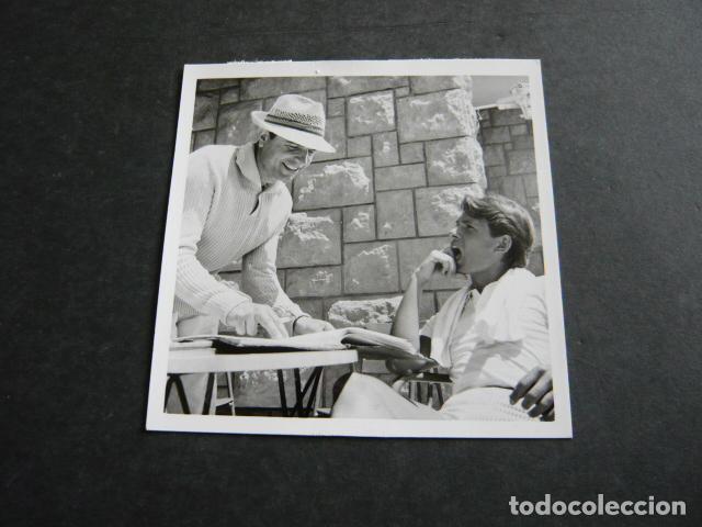 Cine: JUAN CARLOS MORENO ACTOR CON JUAN CARLOS FARRE DIRECTOR ANTIGUA FOTOGRAFIA ORIGINAL 9 X 9 CM