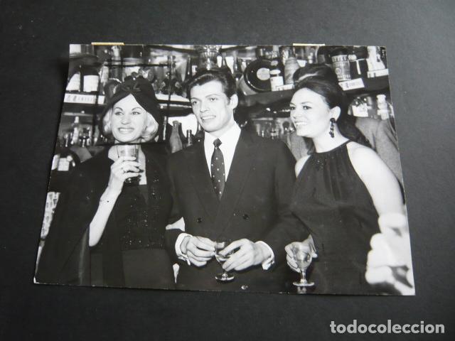 Cine: JUAN CARLOS MORENO ACTOR CON TRINI ALONSO Y DIANA LORYS ANTIGUA FOTOGRAFIA ORIGINAL 12 X 24 CM