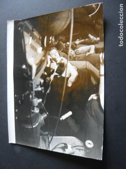 Cine: PETER O'TOOLE ACTOR CON ROMY SCHNEIDER ANTIGUA FOTOGRAFIA ORIGINAL 18 X 24 CM
