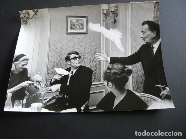 Cine: SALVADOR DAL&Iacute; CON PETER O'TOOLE ACTOR ANTIGUA FOTOGRAFIA ORIGINAL 18 X 24 CM