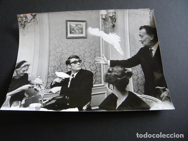 Cine: SALVADOR DAL&Iacute; CON PETER O'TOOLE ACTOR ANTIGUA FOTOGRAFIA ORIGINAL 18 X 24 CM
