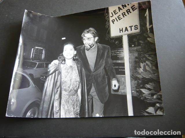 Cine: PETER O'TOOLE ACTOR CON SIAM PHILLIPS ANTIGUA FOTOGRAFIA ORIGINAL 21 X 25 CM
