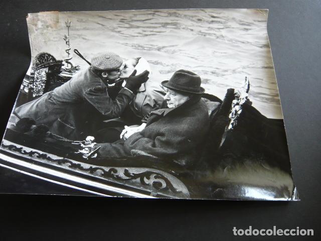 Cinema: PETER O'TOOLE ACTOR CON SION PHILLIPS ANTIGUA FOTOGRAFIA ORIGINAL 20 X 26 CM