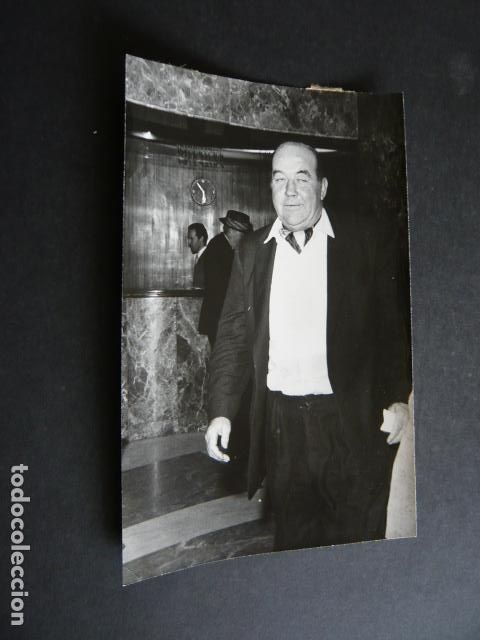 Cine: BRODERICK CRAWFORD ACTOR EN MADRID ANTIGUA FOTOGRAFIA ORIGINAL 18 X 12 CM
