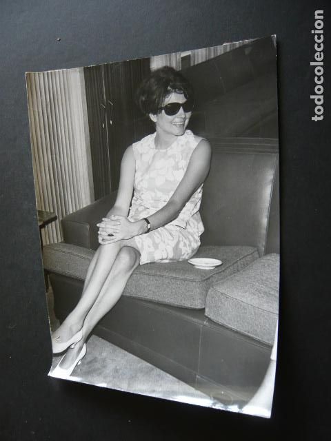 Kino: SORAYA ESFANDIARI ACTRIZ EN MADRID ANTIGUA FOTOGRAFIA ORIGINAL 18 X 24 CM