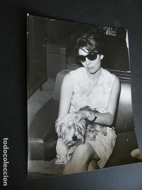 Cine: SORAYA ESFANDIARI ACTRIZ EN MADRID ANTIGUA FOTOGRAFIA ORIGINAL 18 X 24 CM
