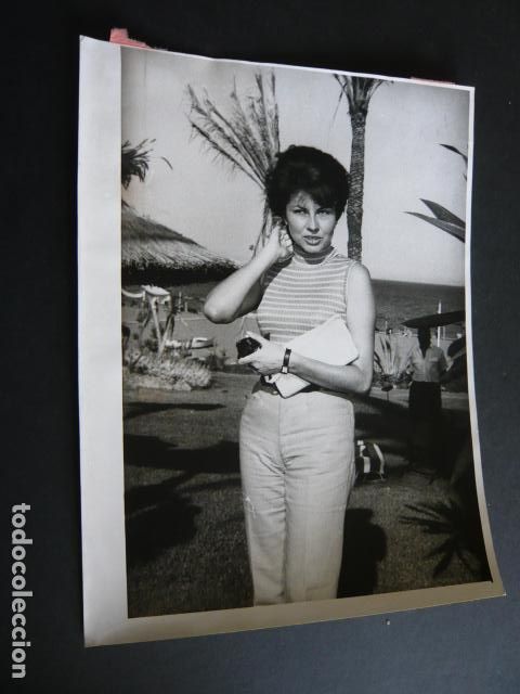 Cin&eacute;ma: SORAYA ESFANDIARI ACTRIZ EN LA COSTA DEL SOL MALAGA ANTIGUA FOTOGRAFIA ORIGINAL 18 X 24 CM