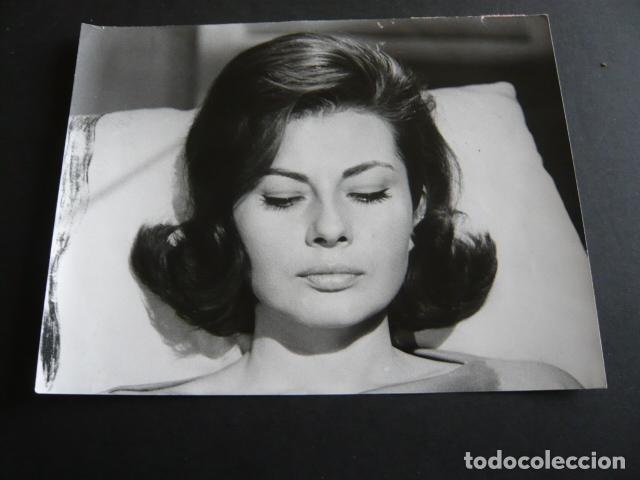 Cin&eacute;ma: SORAYA ESFANDIARI ACTRIZ ANTIGUA FOTOGRAFIA ORIGINAL 18 X 24 CM