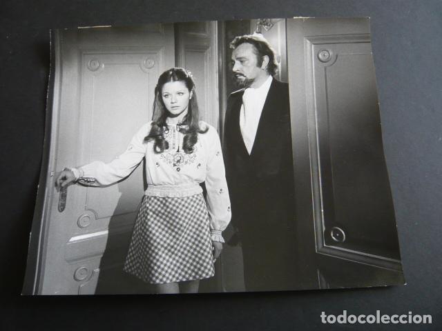 Cin&eacute;ma: AGOSTINA BELLI ACTRIZ CON RICHARD BURTON ANTIGUA FOTOGRAFIA ORIGINAL 20 X 25 CM