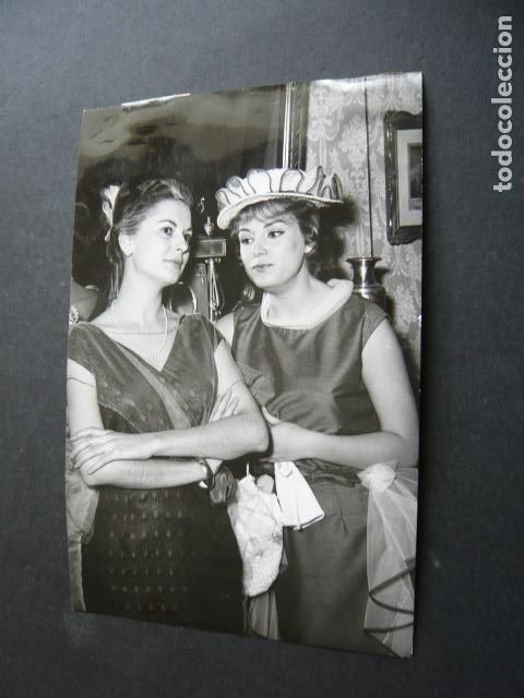 Kino: ANGELA BRAVO ACTRIZ CON MARISA PRADO ANTIGUA FOTOGRAFIA ORIGINAL 12 X 17 CM
