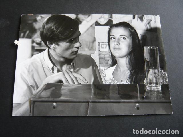 Kino: TONY ISBERT ACTOR CON MARIA LUISA CRESPO ANTIGUA FOTOGRAFIA ORIGINAL 14 X 20 CM