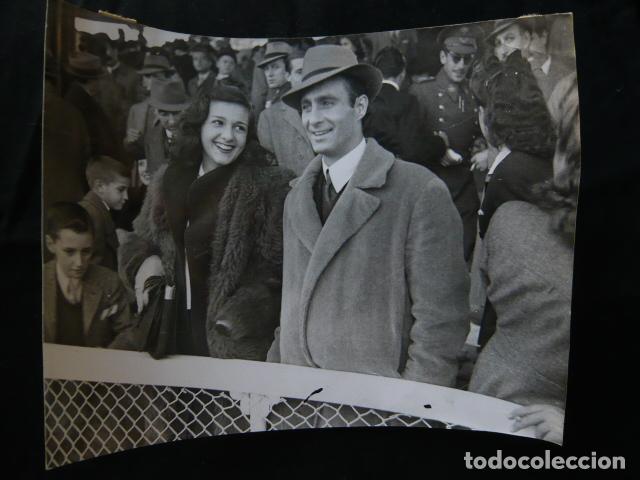 Kino: AMPARO RIVELLES Y ALFREDO MAYO ANTIGUA FOTOGRAFIA ORIGINAL 18 X 24 CM