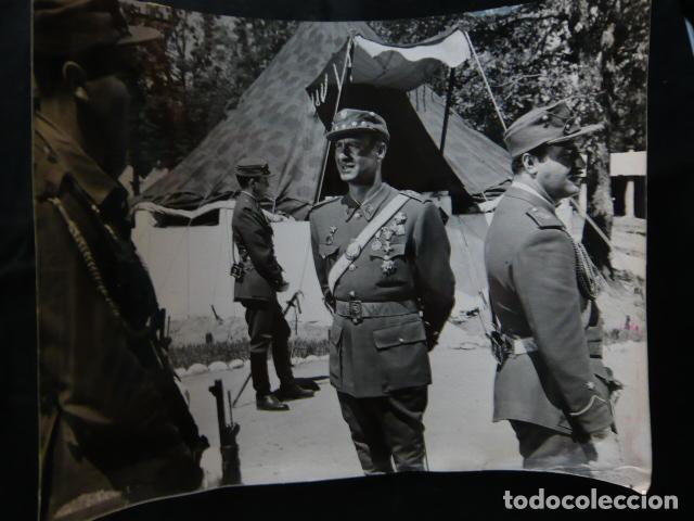 Kino: ALFREDO MAYO ACTOR EN PELICULA 15 BAJO LA LONA ANTIGUA FOTOGRAFIA ORIGINAL 20 X 25 CM