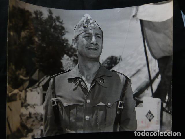 Cin&eacute;ma: ALFREDO MAYO ACTOR EN PELICULA 15 BAJO LA LONA ANTIGUA FOTOGRAFIA ORIGINAL 20 X 25 CM