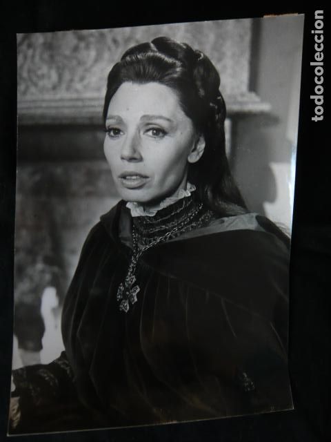 Cin&eacute;ma: EL CABALLERO DE LA MANO EN PECHO MUJERES INSOLITAS SERIE TVE ANTIGUA FOTOGRAFIA ORIGINAL 18 X 13 CM