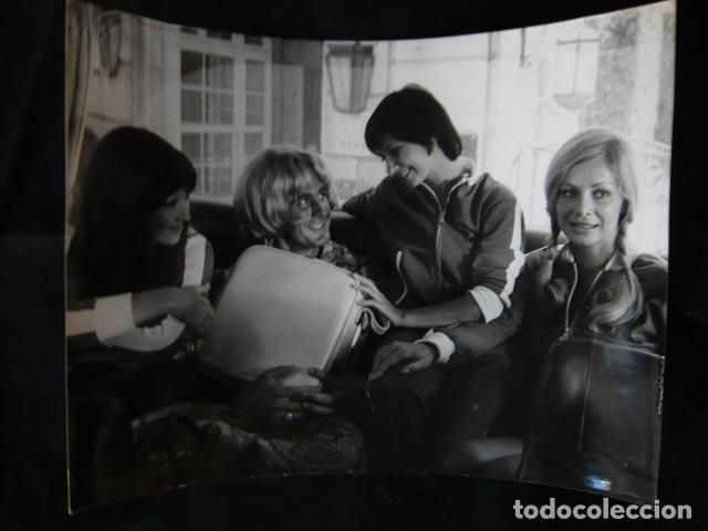 Kino: CLAUDE GRAVY ACTRIZ CON TINA SAINZ ANTIGUA FOTOGRAFIA ORIGINAL 18 X 24 CM