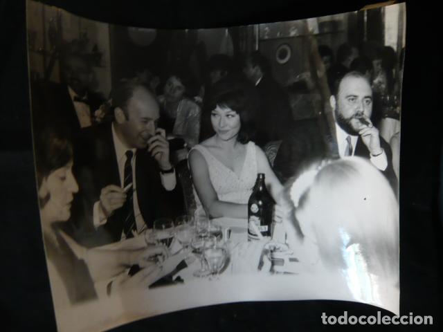Cinema: CLAUDE GRAVY ACTRIZ CON ADOLFO MARSILLACH ANTIGUA FOTOGRAFIA ORIGINAL 18 X 24 CM