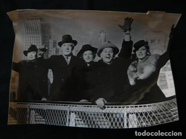 Cinema: MICKEY ROONEY ACTOR CON LEWIS STONE ANTIGUA FOTOGRAFIA ORIGINAL 18 X 24 CM
