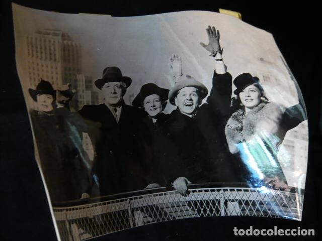 Cinema: MICKEY ROONEY ACTOR CON LEWIS STONE ANTIGUA FOTOGRAFIA ORIGINAL 18 X 24 CM